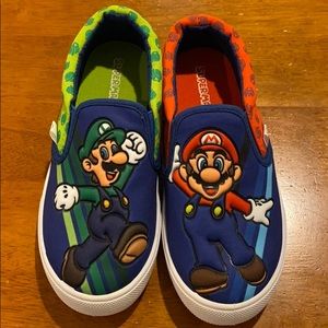Boys Mario Bros slip on canvas shoes